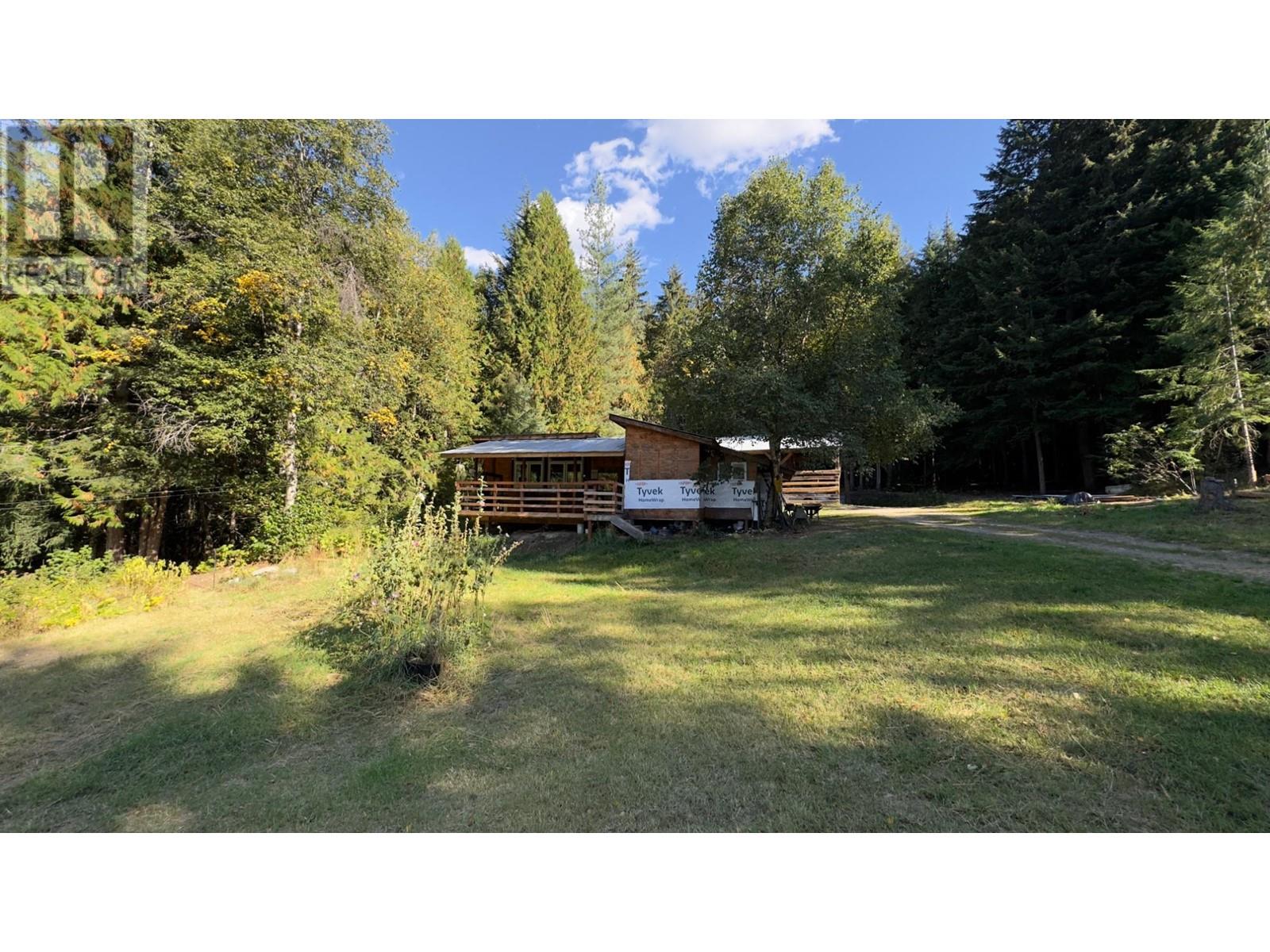 7046 Perry's Village Road, Appledale, British Columbia  V0G 2J0 - Photo 10 - 2479834