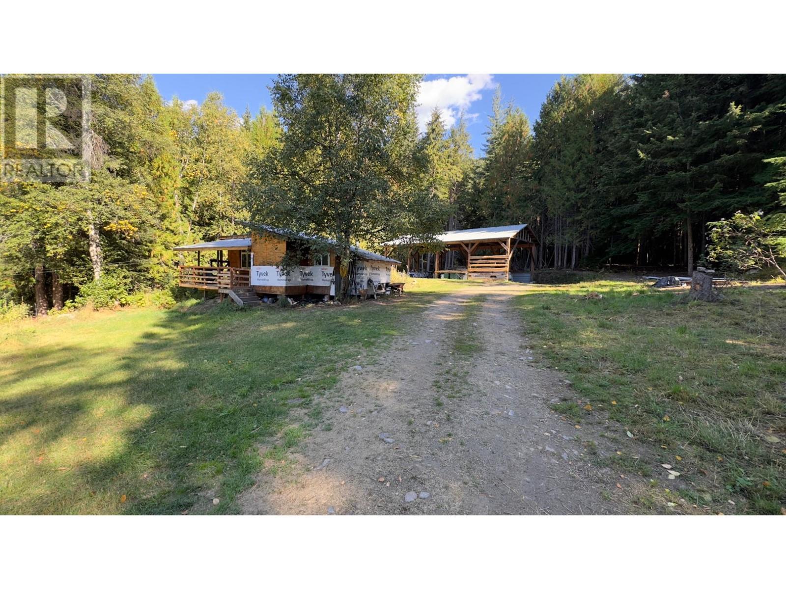 7046 Perry's Village Road, Appledale, British Columbia  V0G 2J0 - Photo 9 - 2479834