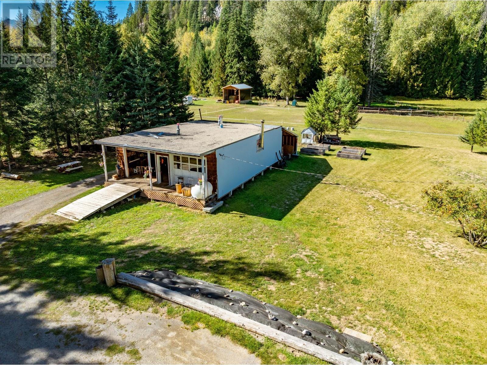 9848 6 Highway, Salmo, British Columbia  V0G 1Z0 - Photo 25 - 2479890