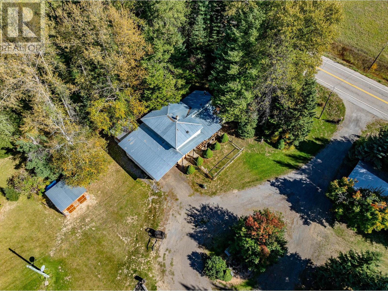 9848 6 Highway, Salmo, British Columbia  V0G 1Z0 - Photo 3 - 2479890