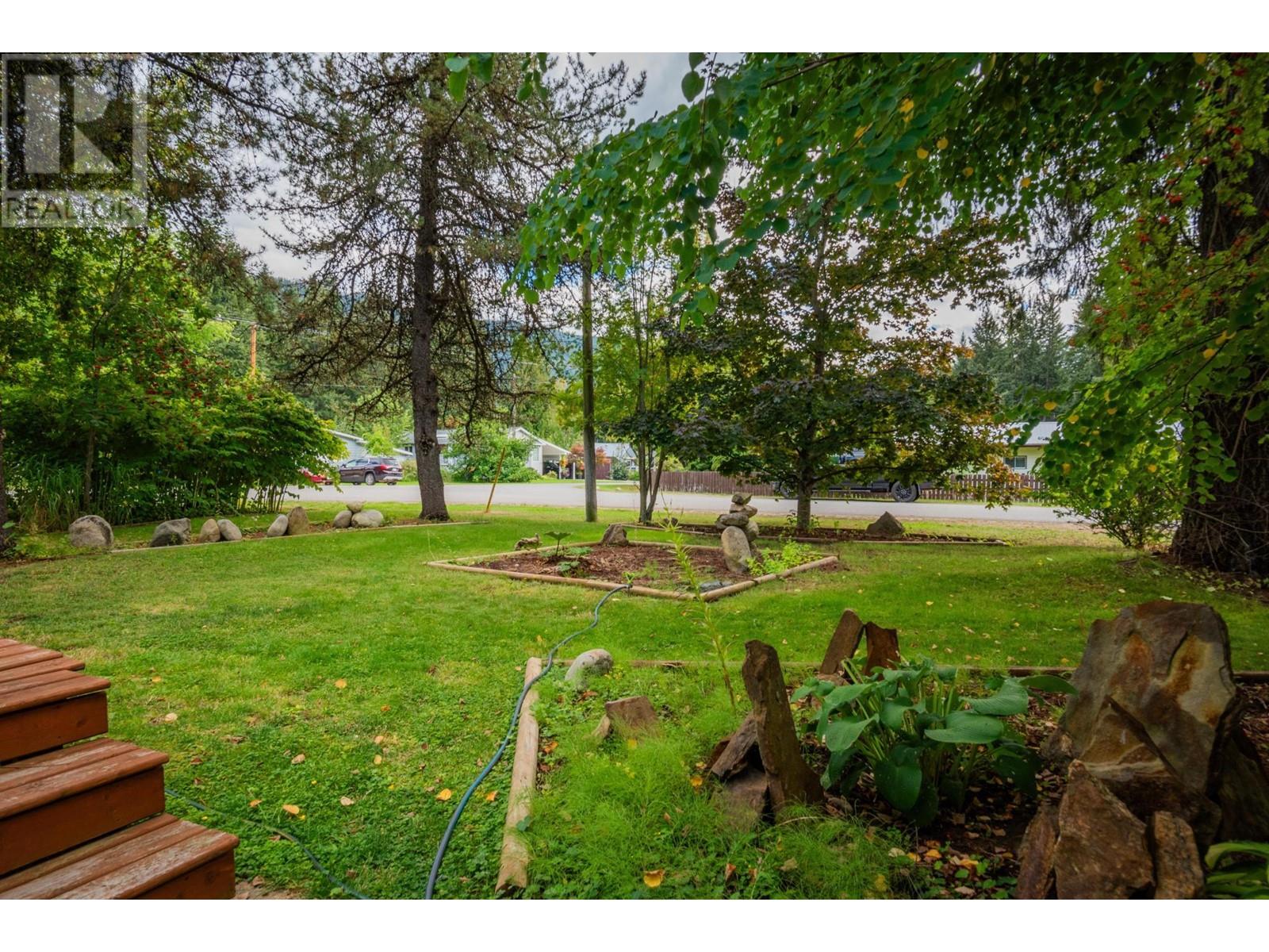 2709 Fir Drive, South Slocan, British Columbia  V0G 2G0 - Photo 9 - 2479900