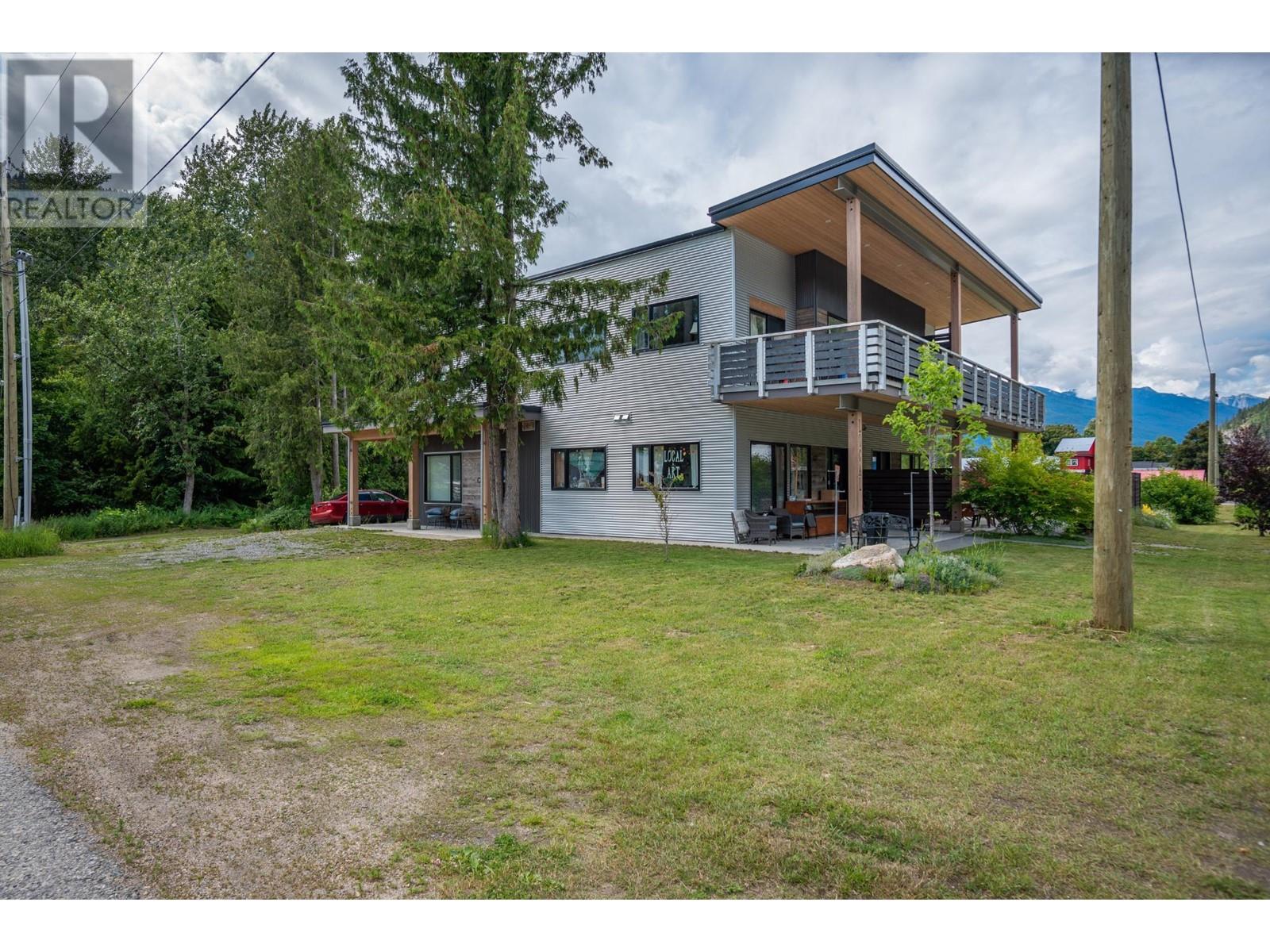 617 Harold Street, Slocan, British Columbia  V0G 2C0 - Photo 11 - 2480017