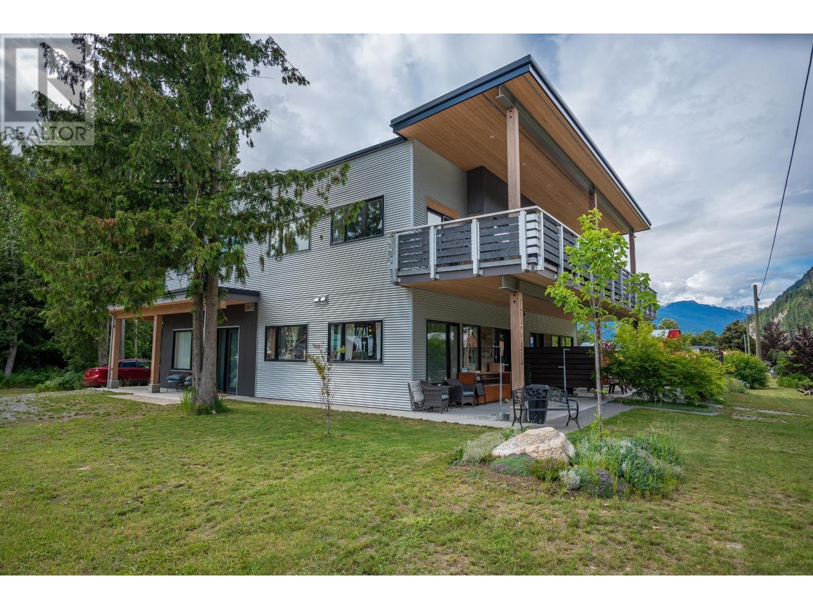 617 Harold Street, Slocan, British Columbia  V0G 2C0 - Photo 12 - 2480017