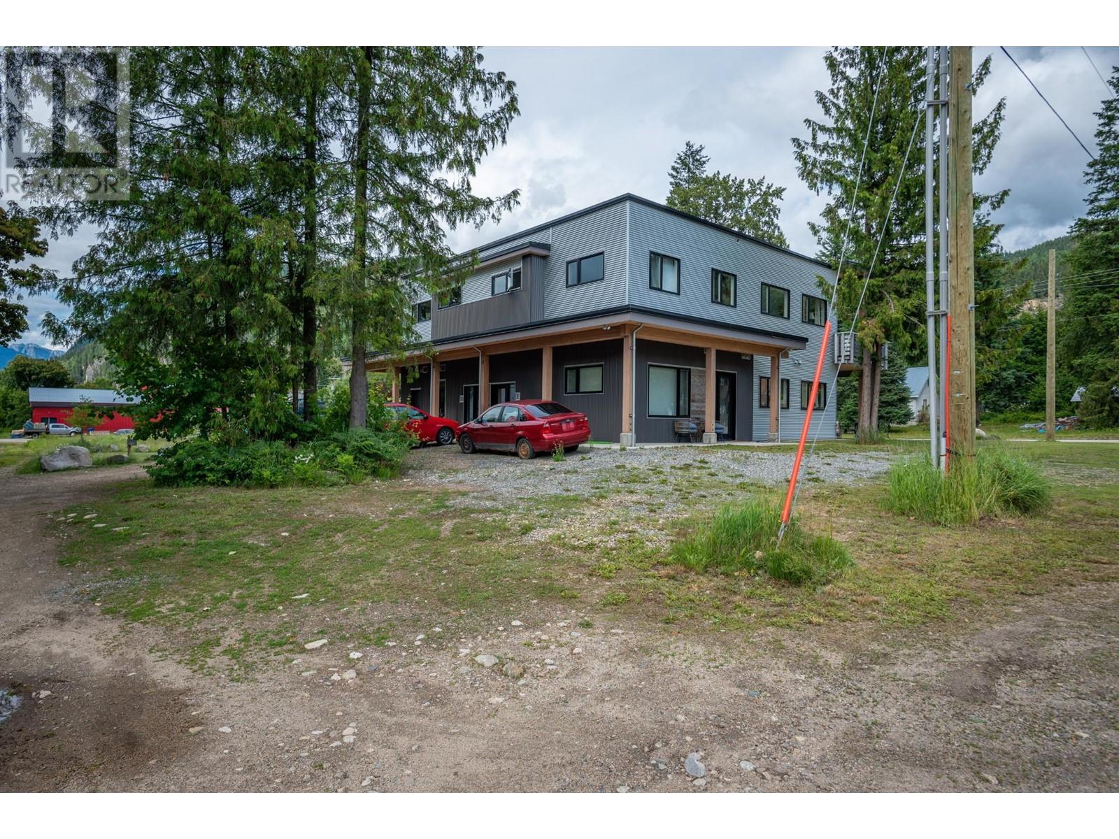 617 Harold Street, Slocan, British Columbia  V0G 2C0 - Photo 13 - 2480017