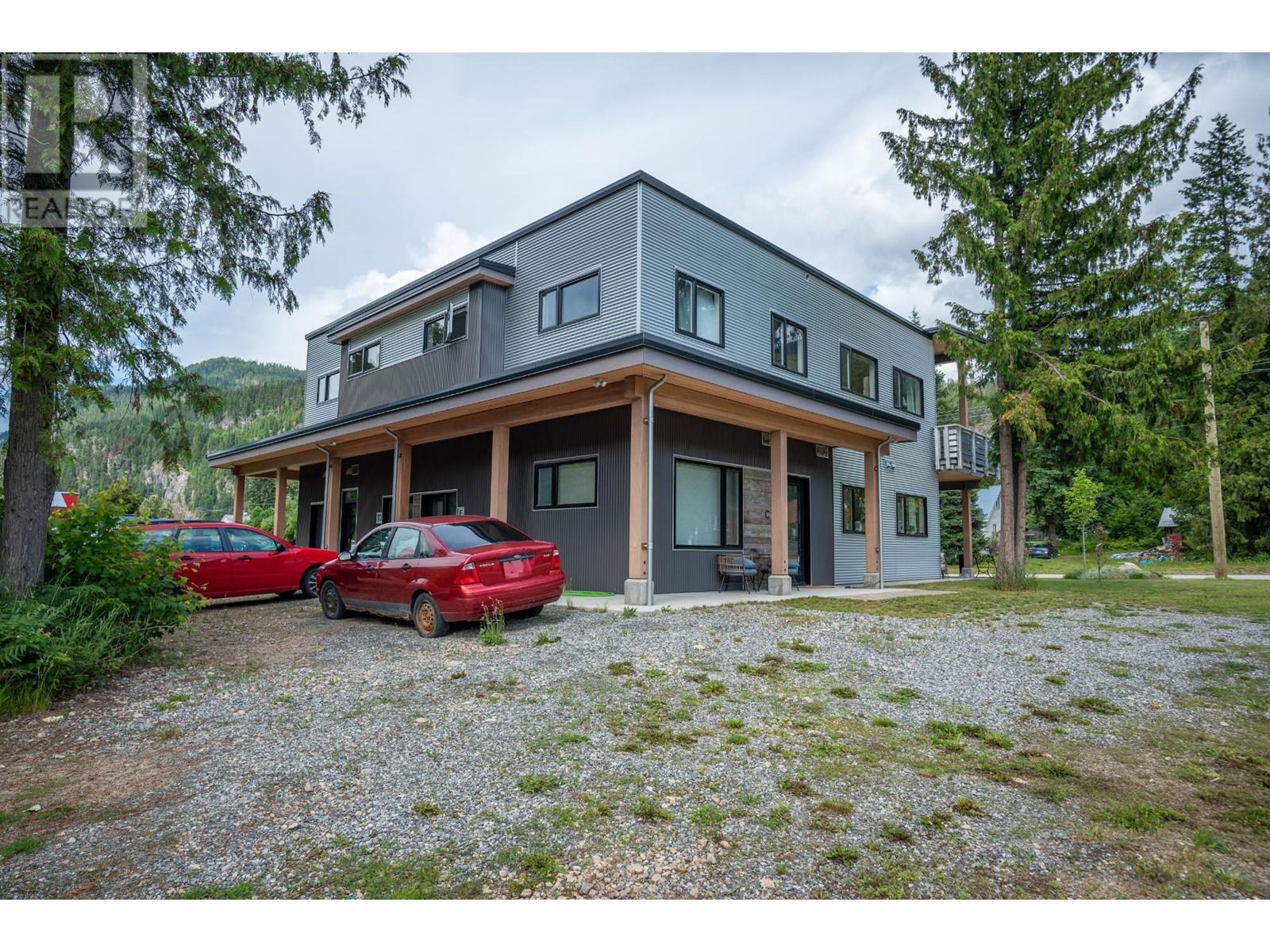 617 Harold Street, Slocan, British Columbia  V0G 2C0 - Photo 14 - 2480017