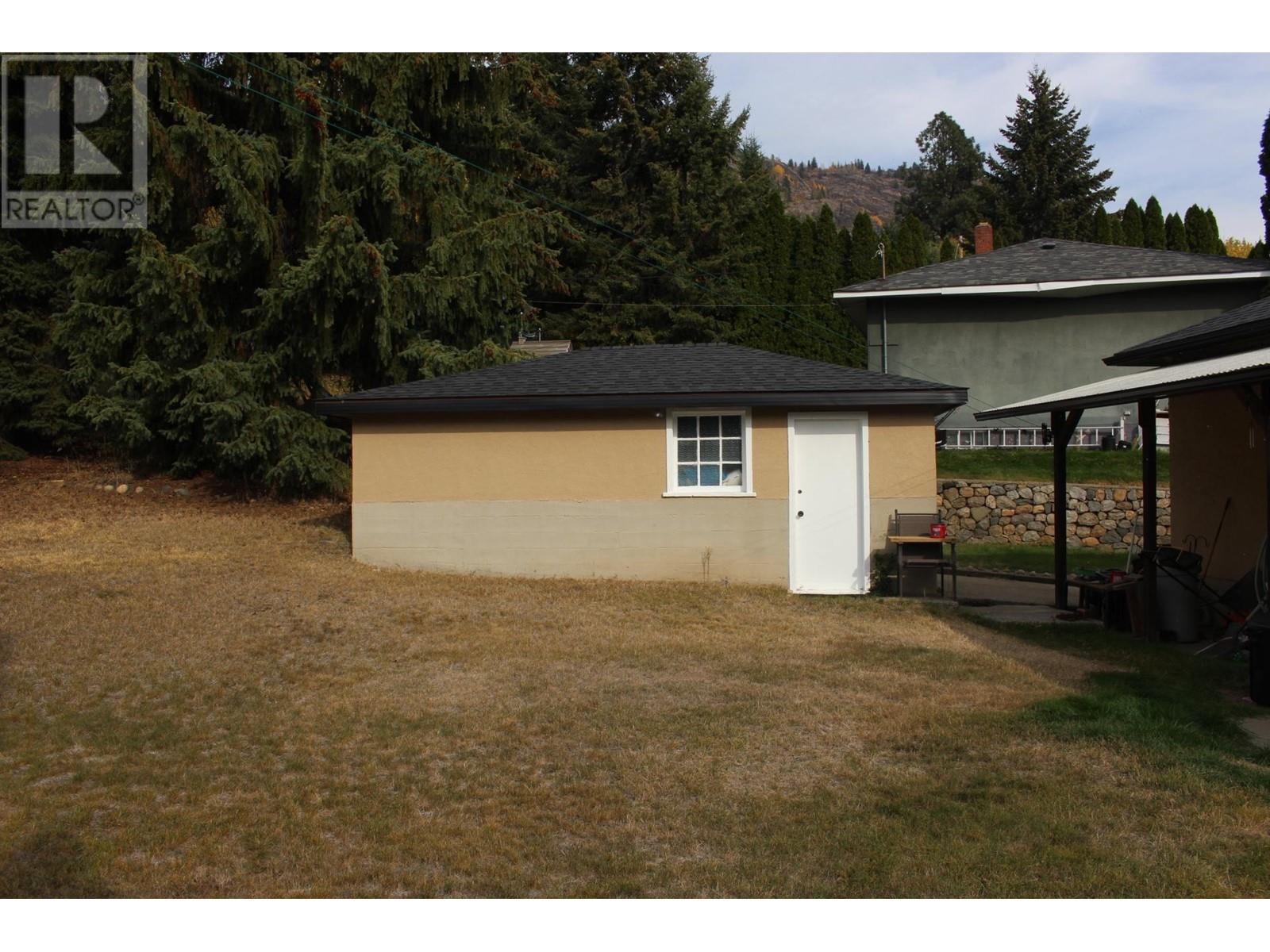 3107 Iris Crescent, Trail, British Columbia  V1R 2Y6 - Photo 3 - 2480084