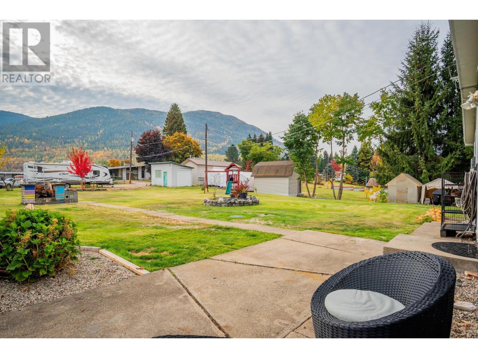 522 13th Avenue, Castlegar, British Columbia  V0G 1G0 - Photo 71 - 2480086