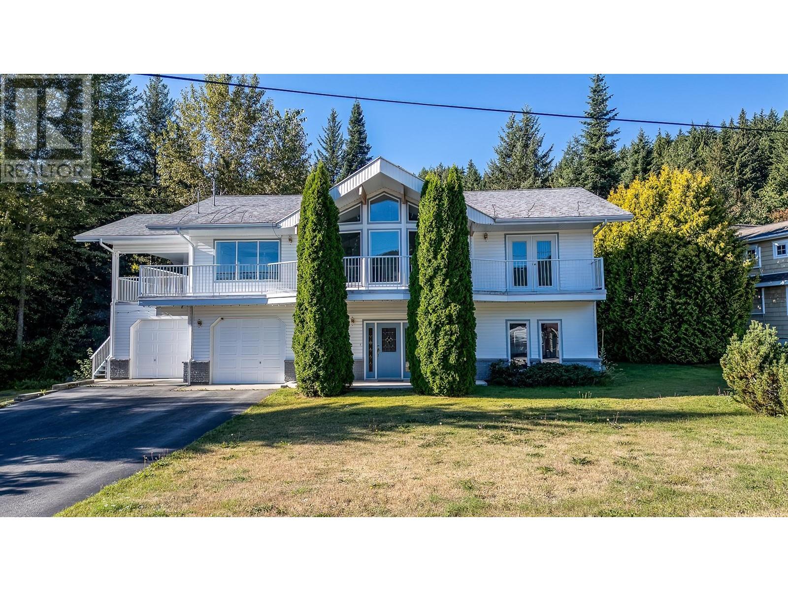 1495 Victoria Avenue, Rossland, British Columbia  V0G 1Y0 - Photo 1 - 2480107