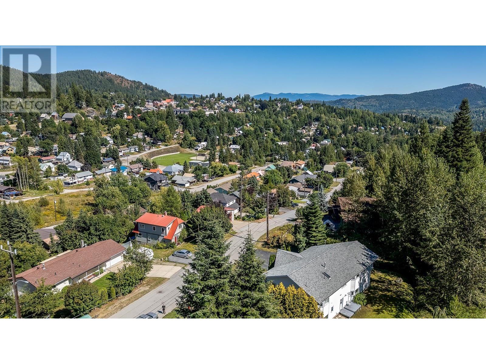 1495 Victoria Avenue, Rossland, British Columbia  V0G 1Y0 - Photo 6 - 2480107