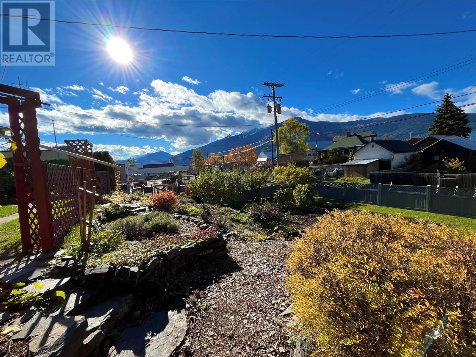 108 3rd Avenue Nw, Nakusp, British Columbia  V0G 1R0 - Photo 45 - 10326729