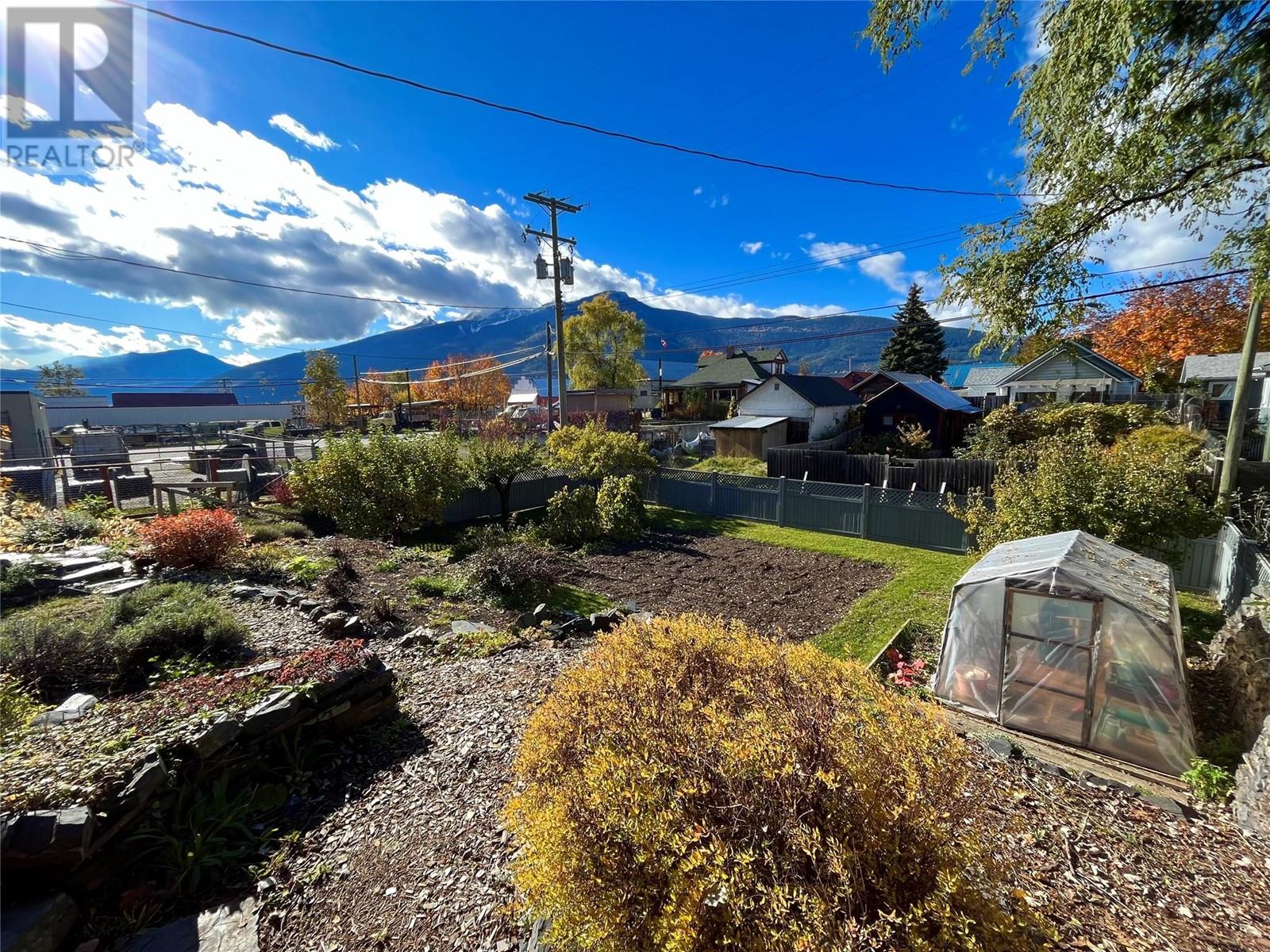 108 3rd Avenue Nw, Nakusp, British Columbia  V0G 1R0 - Photo 47 - 10326729