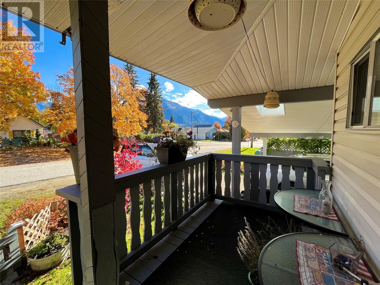 108 3rd Avenue Nw, Nakusp, British Columbia  V0G 1R0 - Photo 5 - 10326729