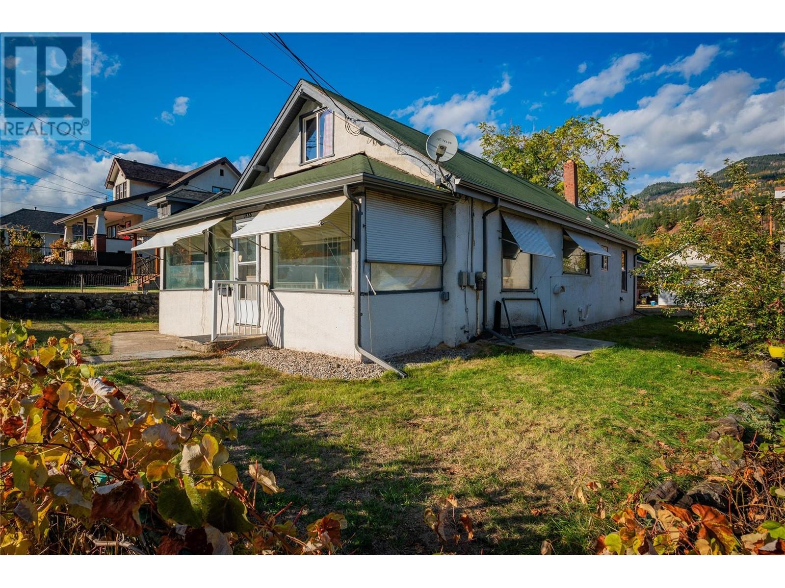 1833 Third Avenue, Trail, British Columbia  V1R 1R2 - Photo 2 - 10326685