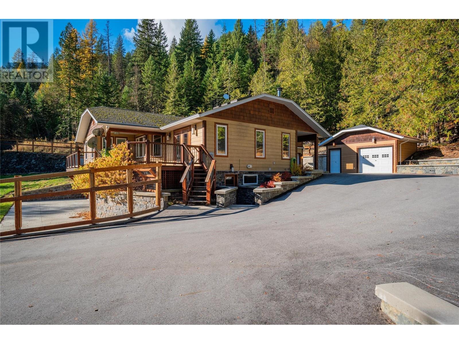 635 Highway 22 Highway Lot# A, Rossland, British Columbia  V0G 1Y0 - Photo 3 - 10326866