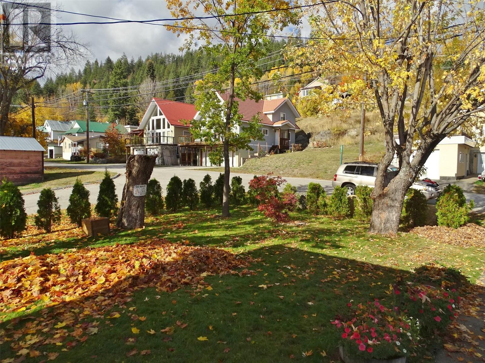 1613 Leroi Avenue, Rossland, British Columbia  V0G 1Y0 - Photo 38 - 10326626