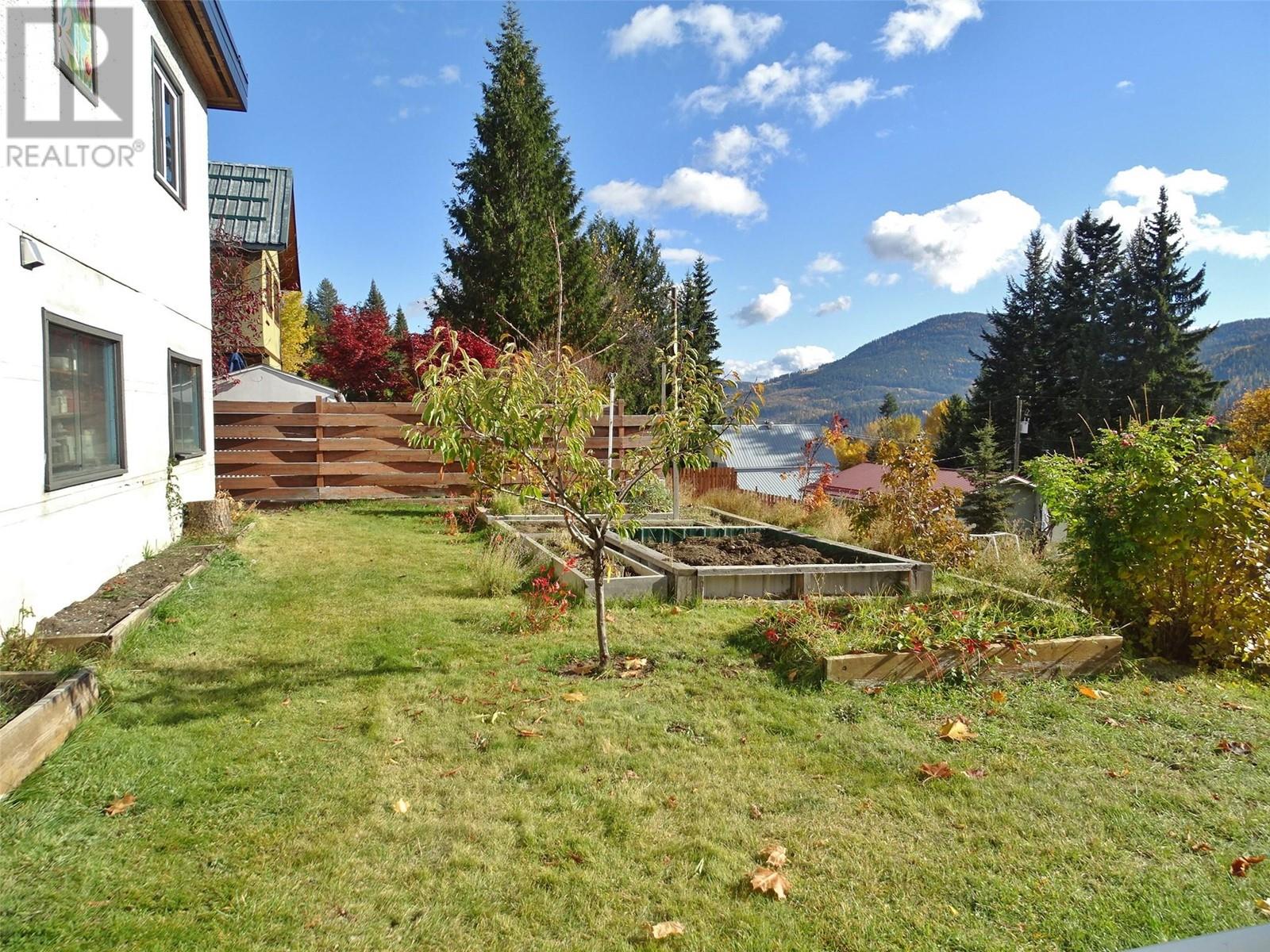 1613 Leroi Avenue, Rossland, British Columbia  V0G 1Y0 - Photo 46 - 10326626