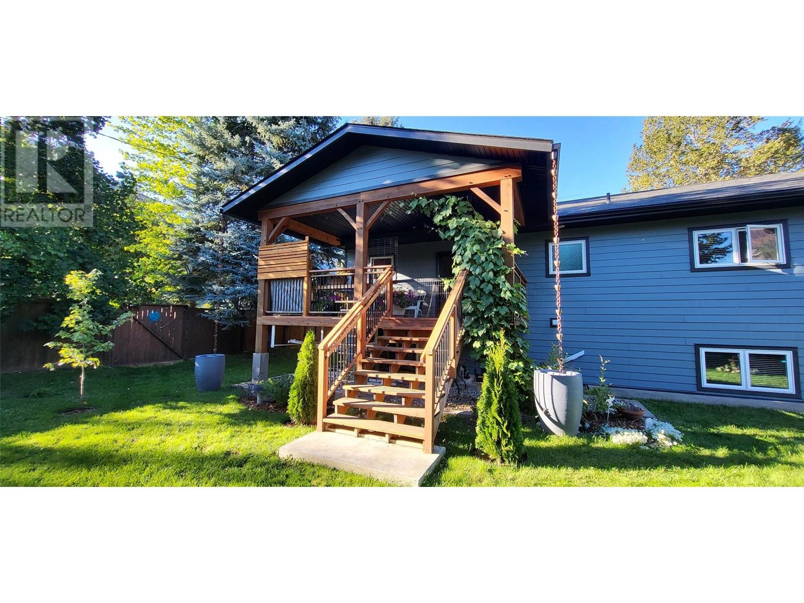 303 Delany Avenue, Slocan, British Columbia  V0G 2C0 - Photo 2 - 10326989