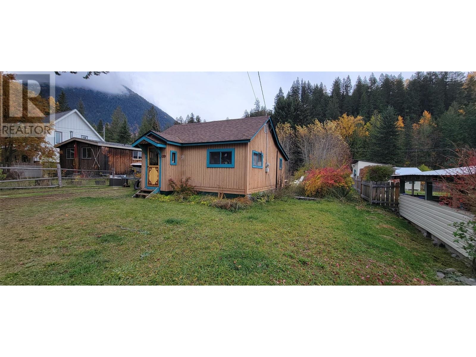 308 Kildare Street, New Denver, British Columbia  V0G 1S1 - Photo 1 - 10327221