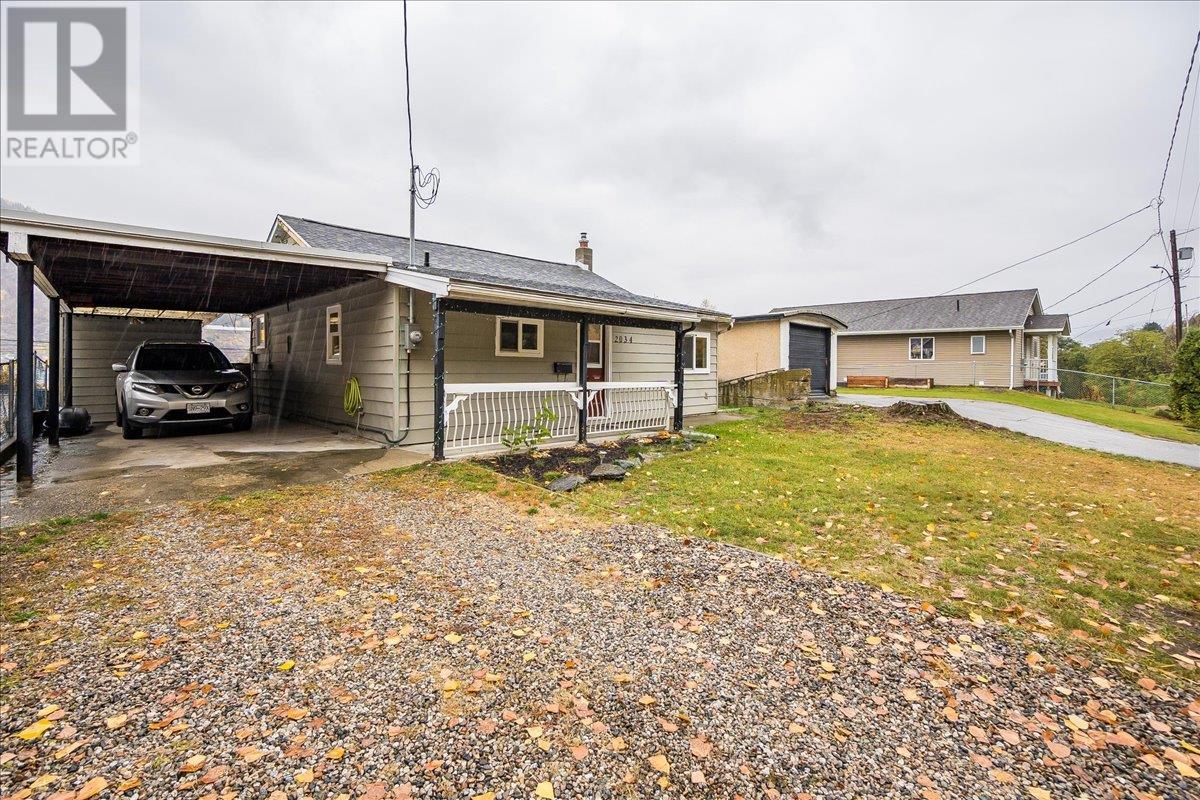 2034 Eighth Avenue, Trail, British Columbia  V1R 3E1 - Photo 2 - 10327401