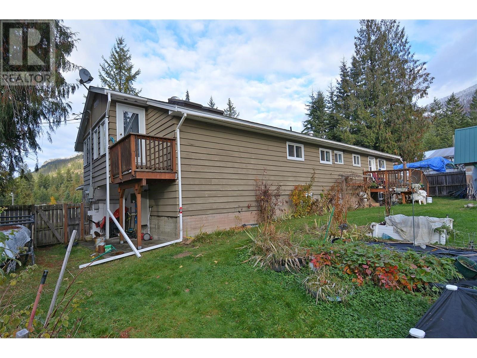 705 Giffin Avenue, Slocan, British Columbia  V0G 2C0 - Photo 36 - 10328011