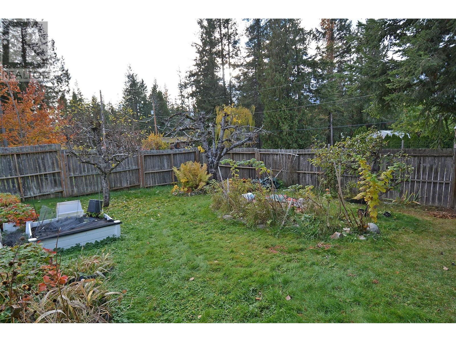 705 Giffin Avenue, Slocan, British Columbia  V0G 2C0 - Photo 38 - 10328011