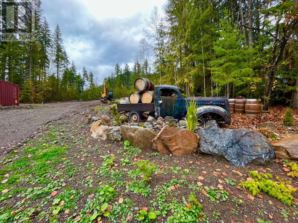 411 Bayview Road, Nakusp, British Columbia  V0G 1R1 - Photo 2 - 10328370