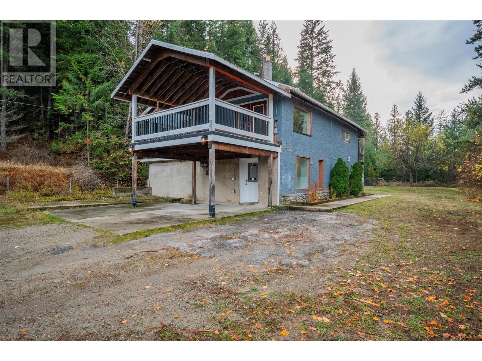 102 Campbell Road, Fruitvale, British Columbia  V0G 1L1 - Photo 1 - 10328345