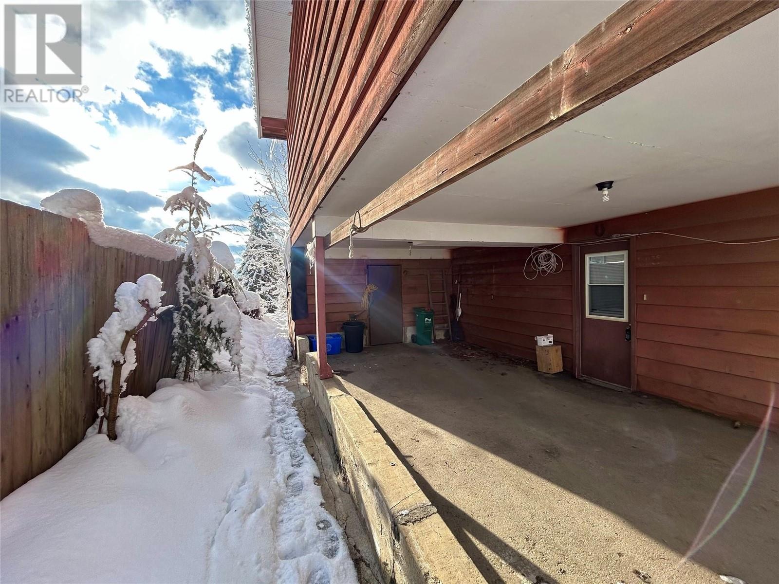 2203 Third Avenue, Rossland, British Columbia  V0G 1Y0 - Photo 6 - 10328765