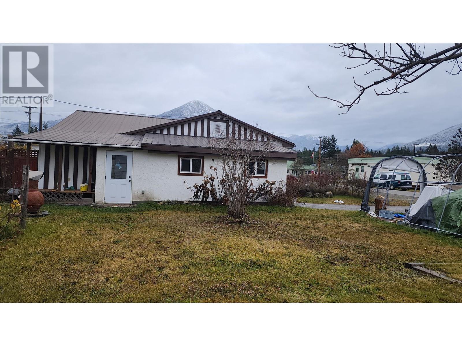 312 7th Avenue, Nakusp, British Columbia  V0G 1R0 - Photo 1 - 10329316