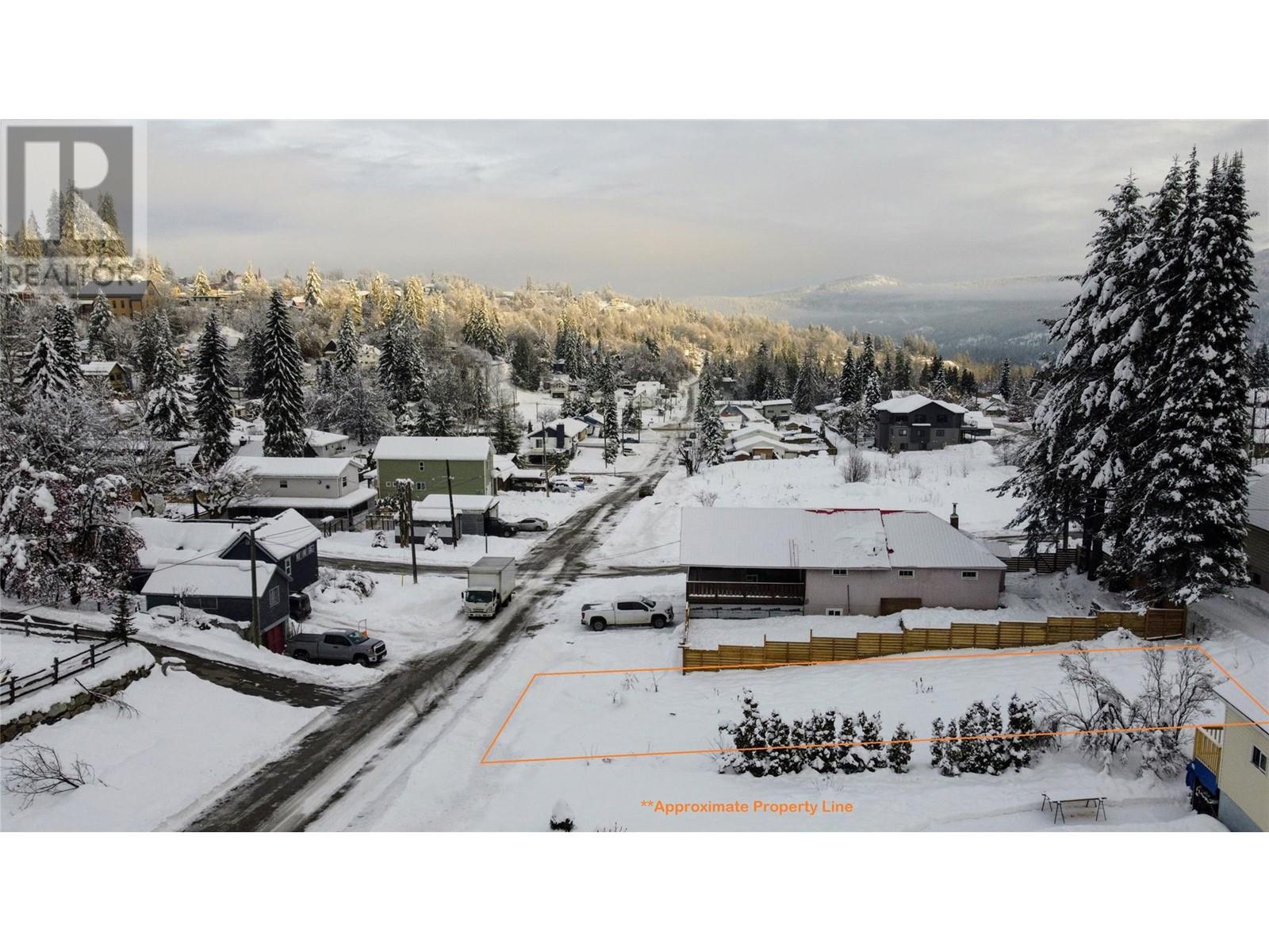 1461 Cook Avenue, Rossland, British Columbia  V0G 1Y0 - Photo 2 - 10329845