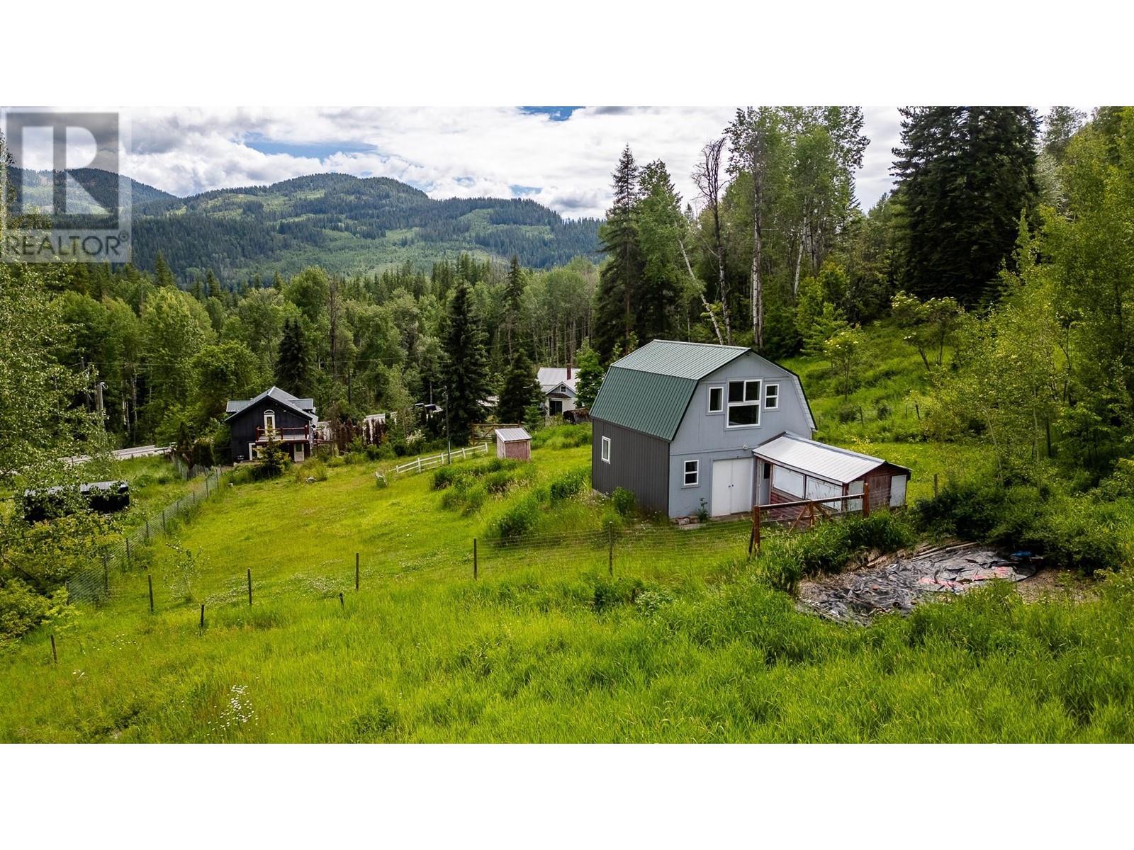 2735 3b Highway, Rossland, British Columbia  V0G 1Y0 - Photo 10 - 10329822