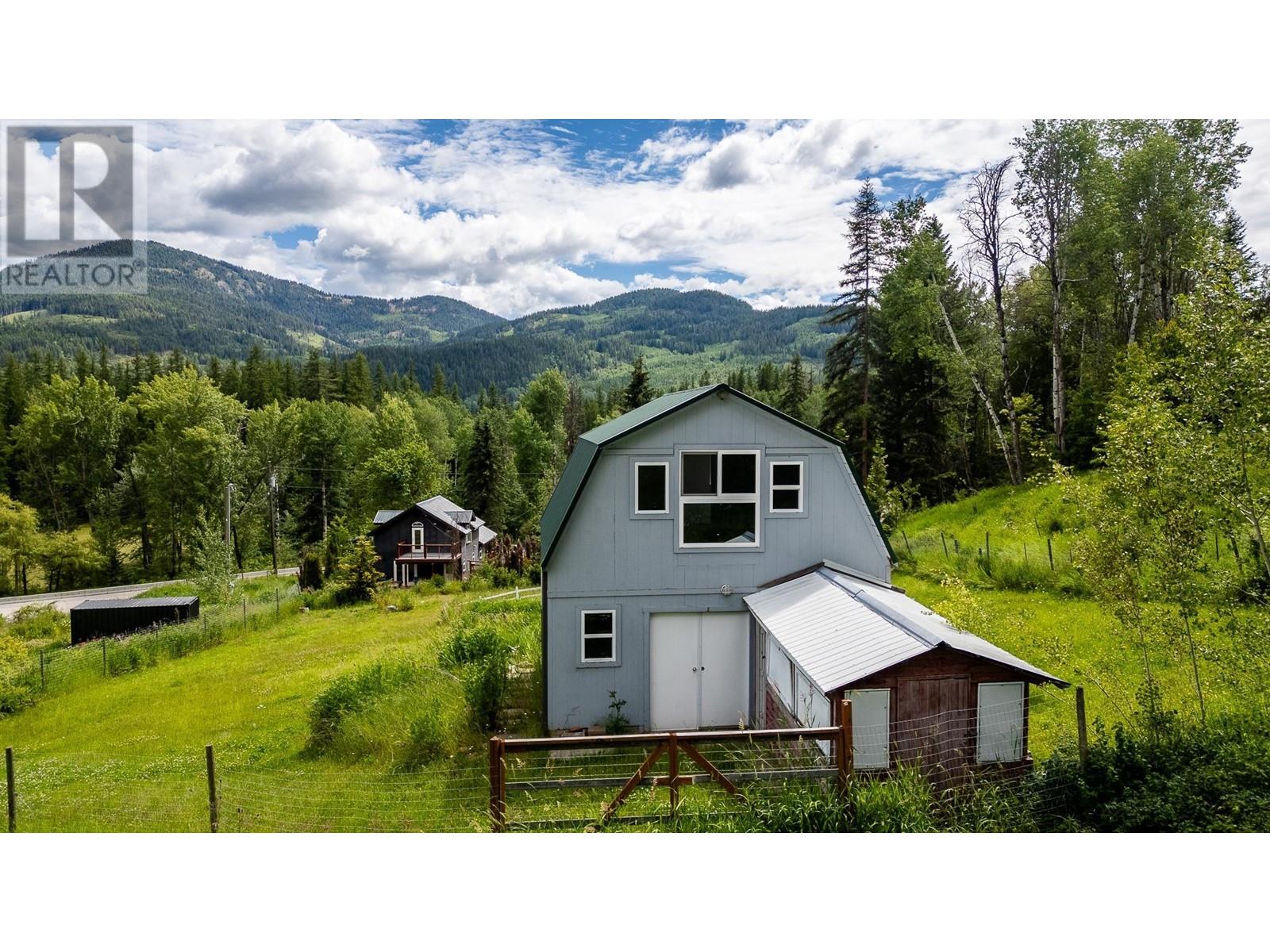 2735 3b Highway, Rossland, British Columbia  V0G 1Y0 - Photo 11 - 10329822