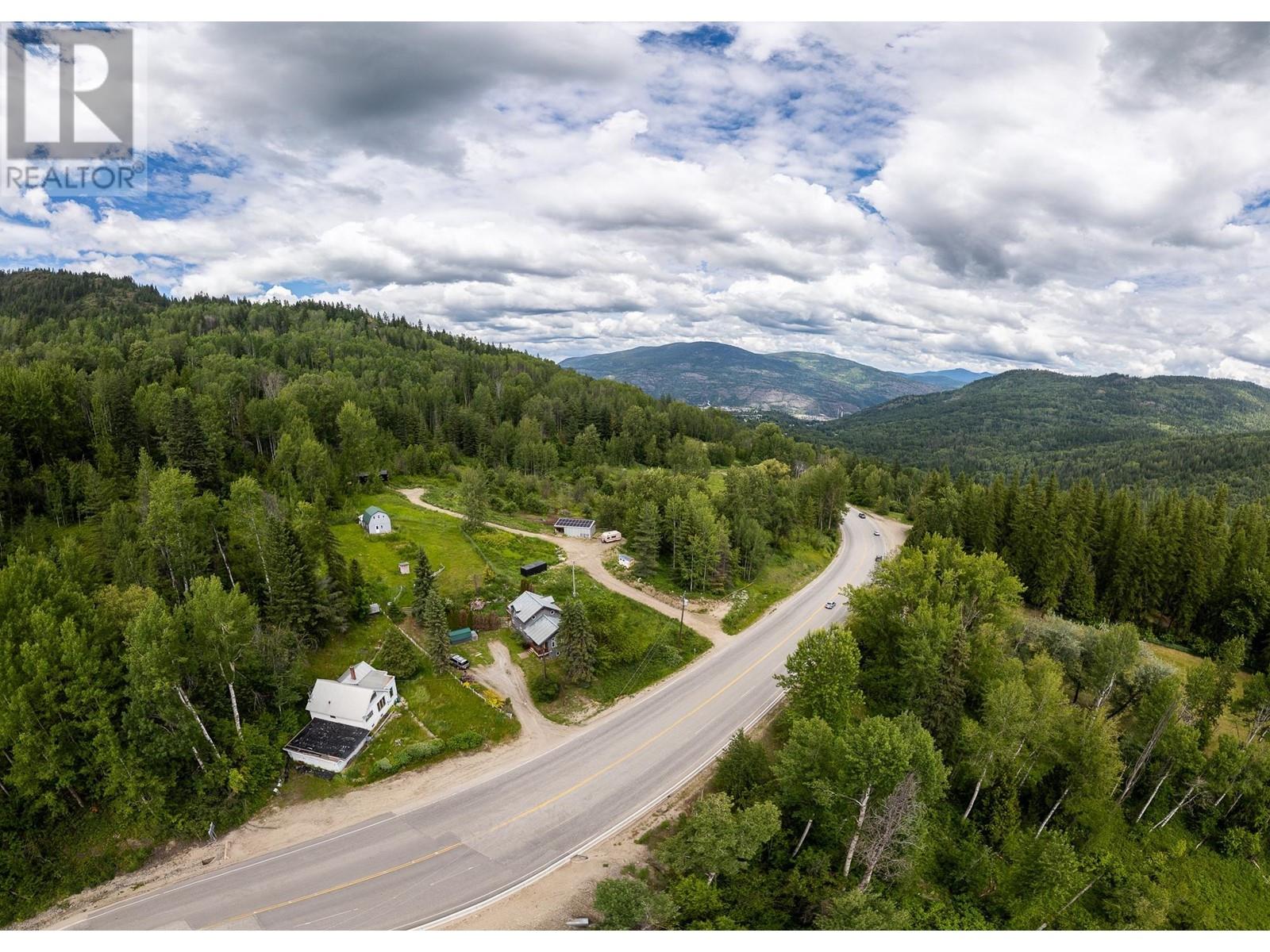 2735 3b Highway, Rossland, British Columbia  V0G 1Y0 - Photo 3 - 10329822