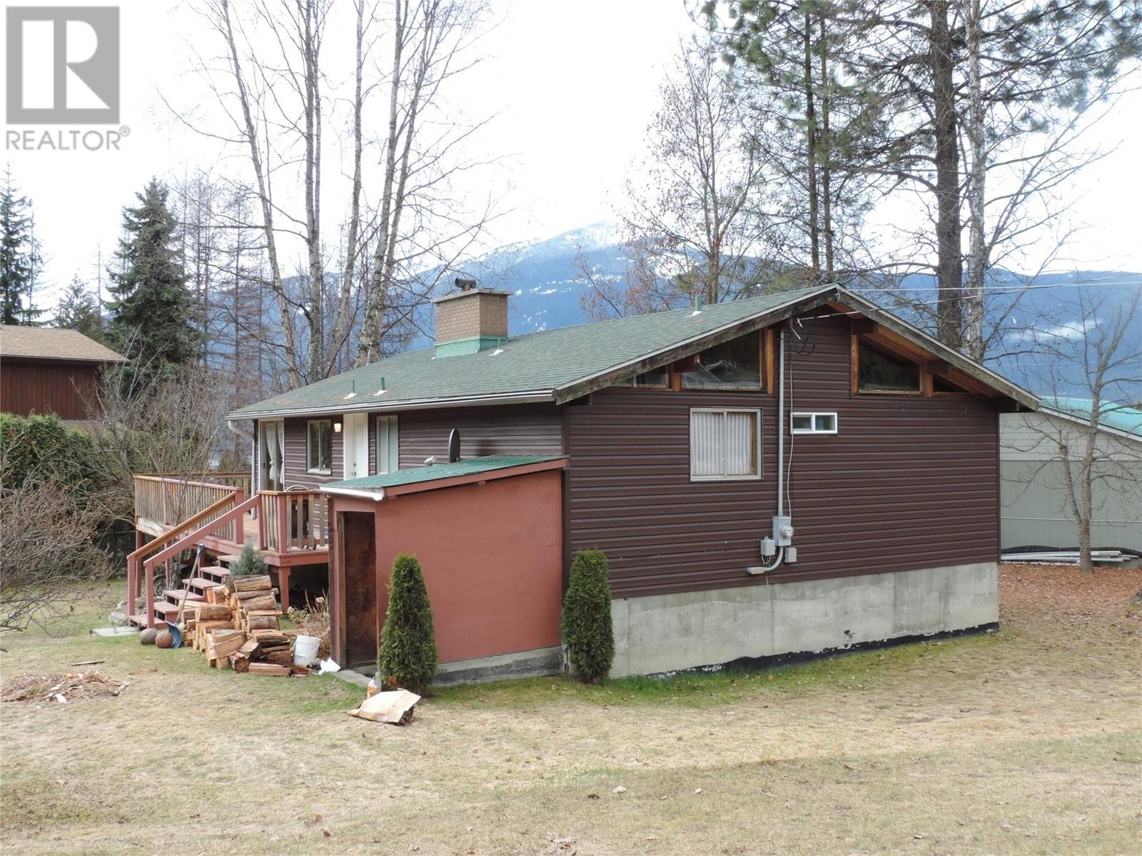 508 Nelson Avenue N, Nakusp, British Columbia  V0G 1R1 - Photo 1 - 10330144