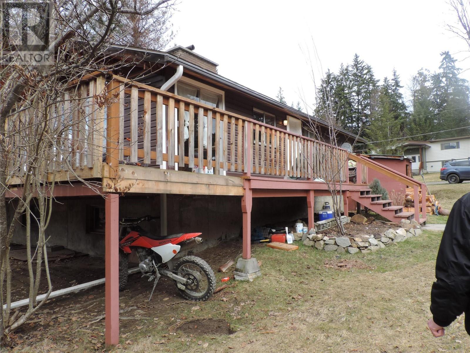 508 Nelson Avenue N, Nakusp, British Columbia  V0G 1R1 - Photo 3 - 10330144