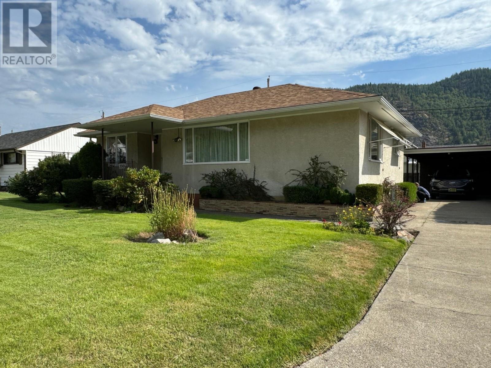 3310 Lilac Crescent, Trail, British Columbia  V1R 1Y2 - Photo 3 - 10330378