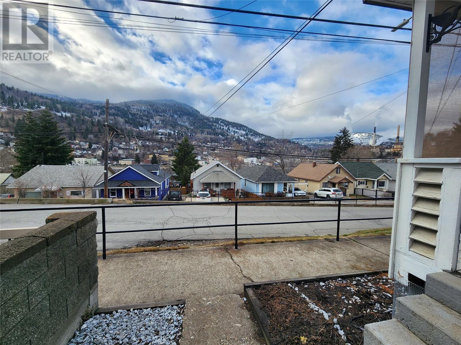 1649 Columbia Avenue, Trail, British Columbia  V1R 1K3 - Photo 2 - 10331314