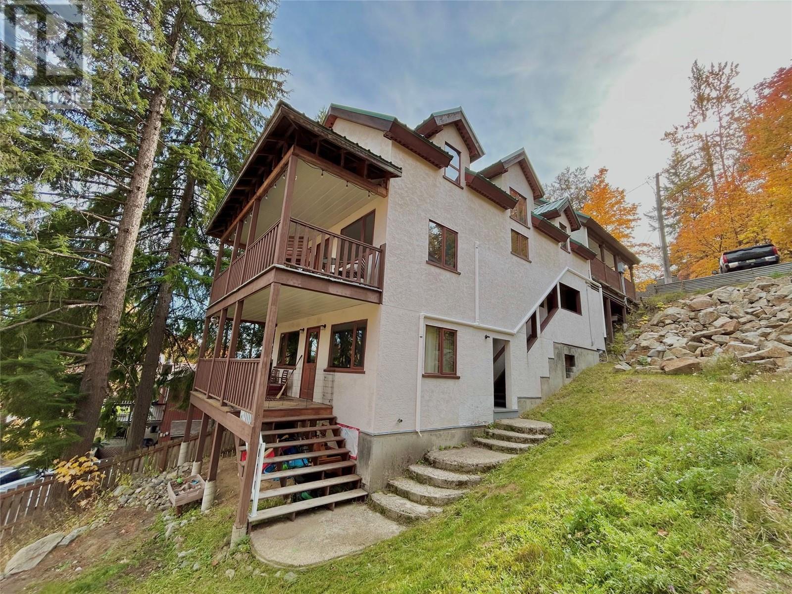 1760 Union Avenue, Rossland, British Columbia  V0G 1Y0 - Photo 1 - 10332639