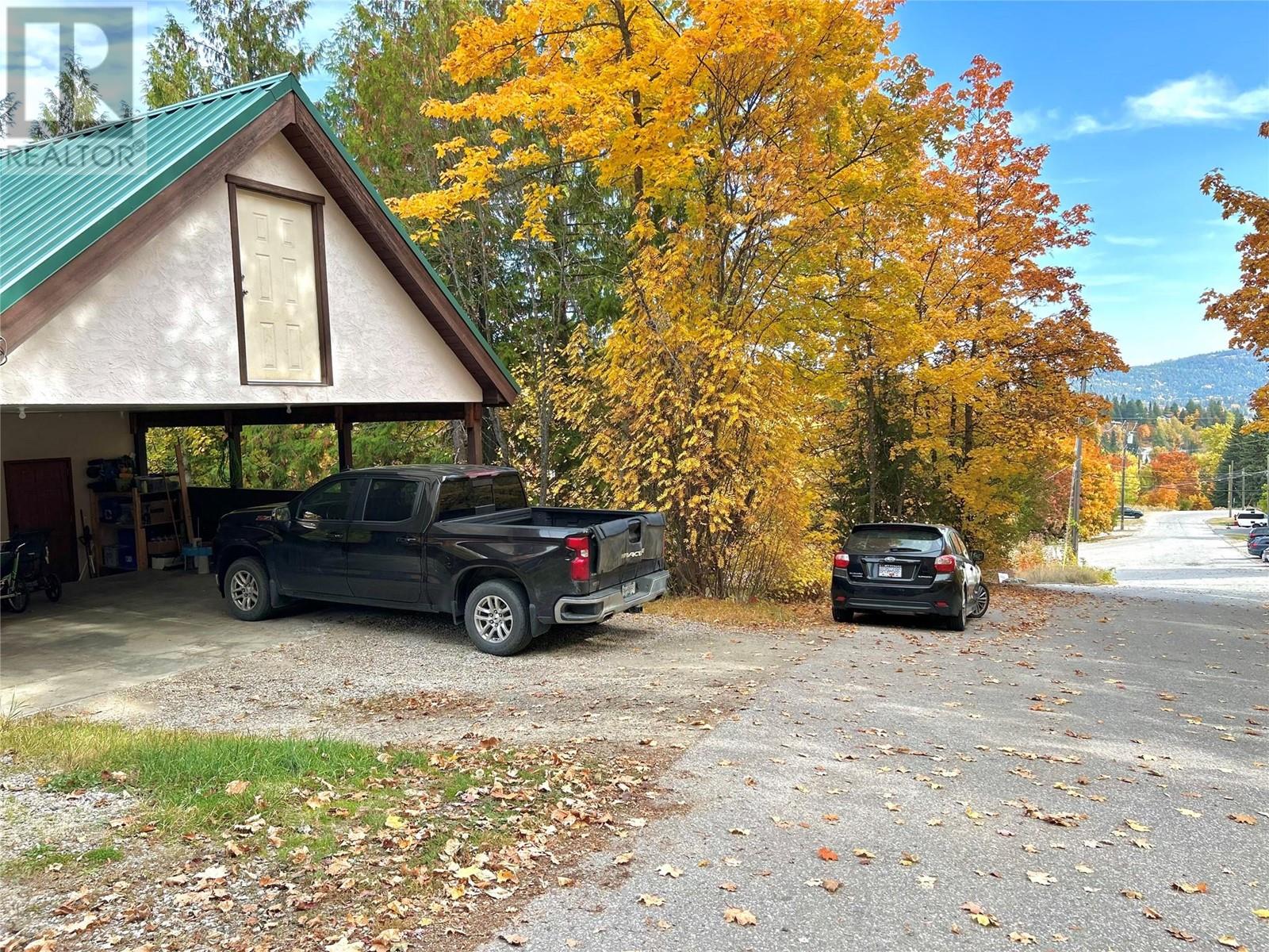 1760 Union Avenue, Rossland, British Columbia  V0G 1Y0 - Photo 3 - 10332639