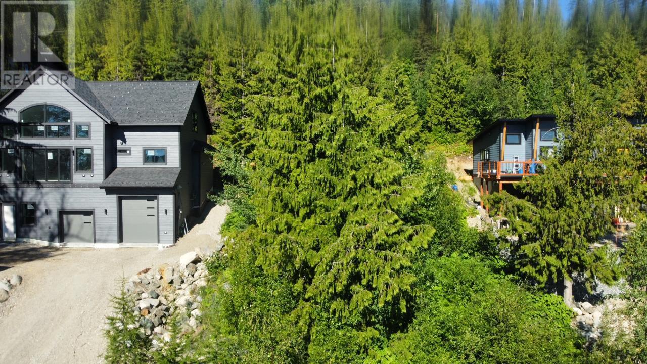 1015 Olaus Way, Rossland, British Columbia  V0G 1Y0 - Photo 19 - 10333225