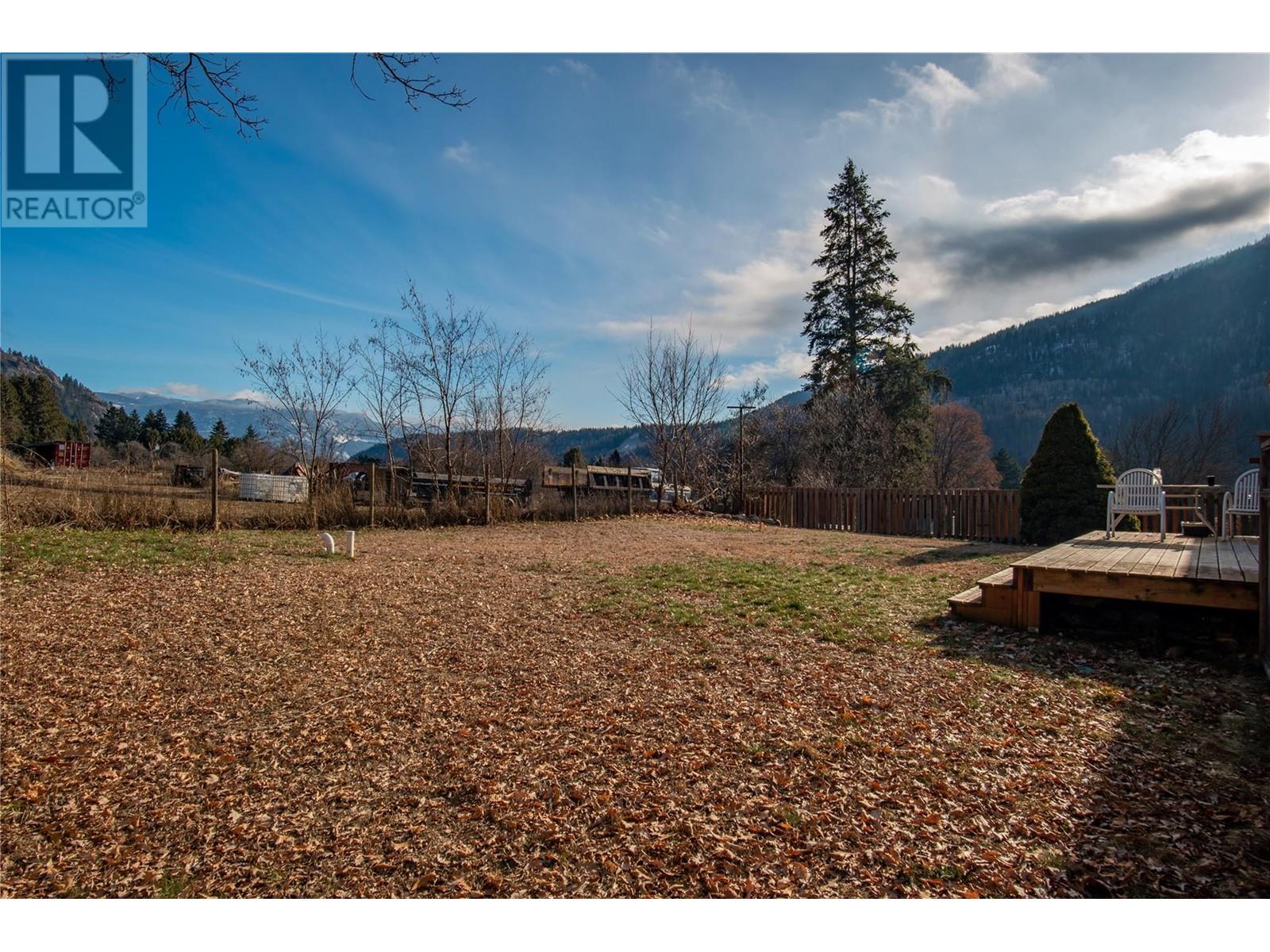 1085 Clarke Road, Castlegar, British Columbia  V0G 1X0 - Photo 16 - 10332092