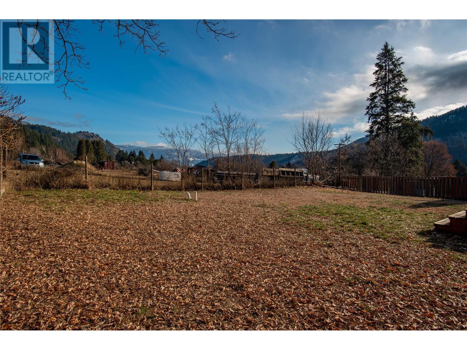 1085 Clarke Road, Castlegar, British Columbia  V0G 1X0 - Photo 17 - 10332092