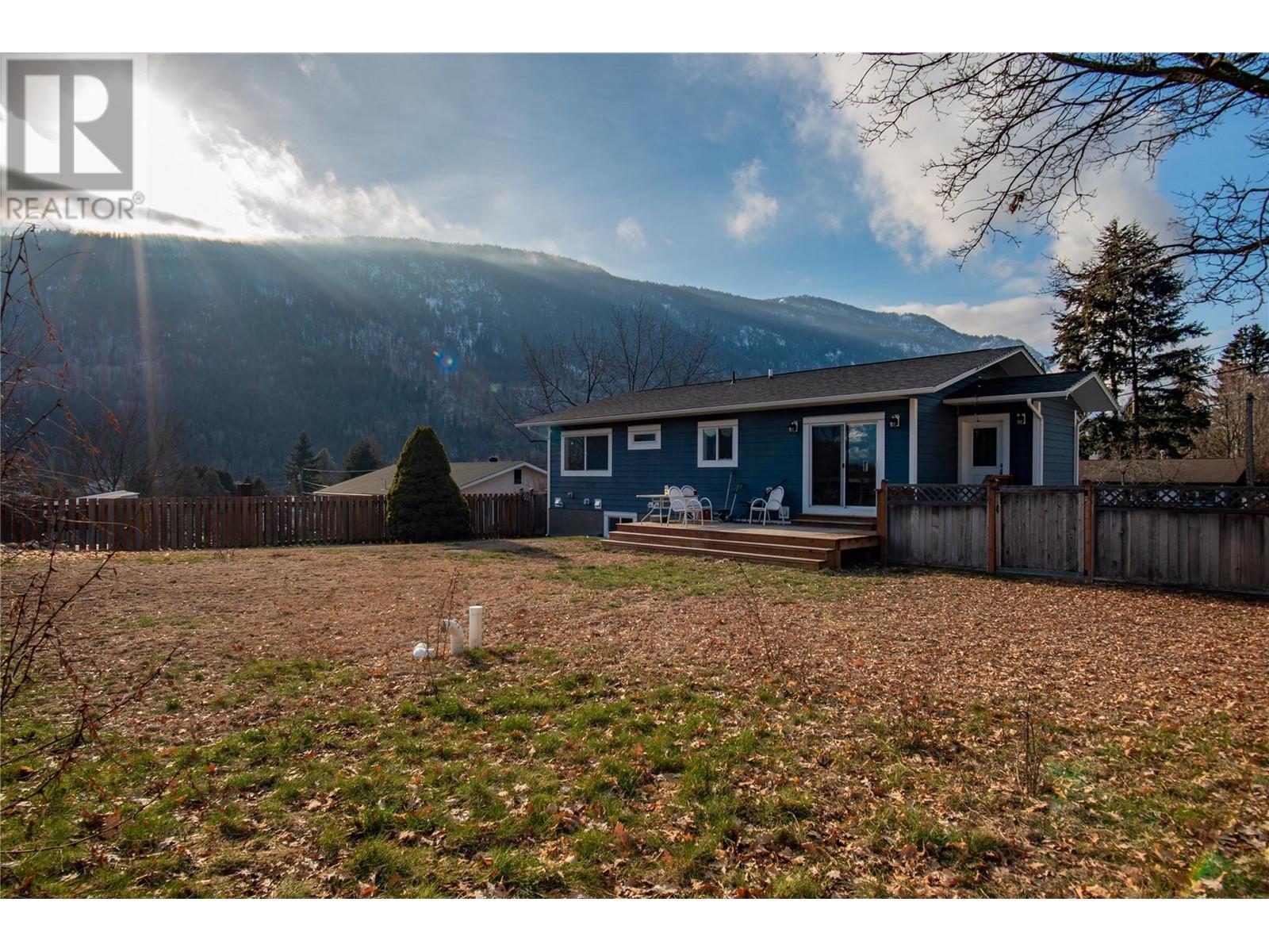 1085 Clarke Road, Castlegar, British Columbia  V0G 1X0 - Photo 18 - 10332092