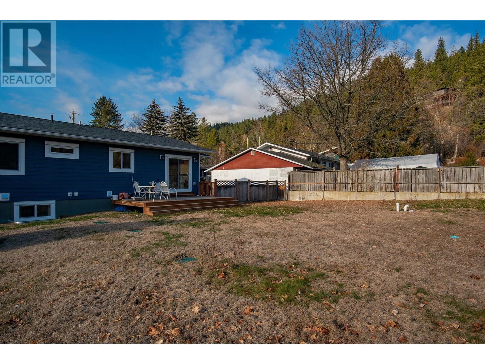 1085 Clarke Road, Castlegar, British Columbia  V0G 1X0 - Photo 19 - 10332092