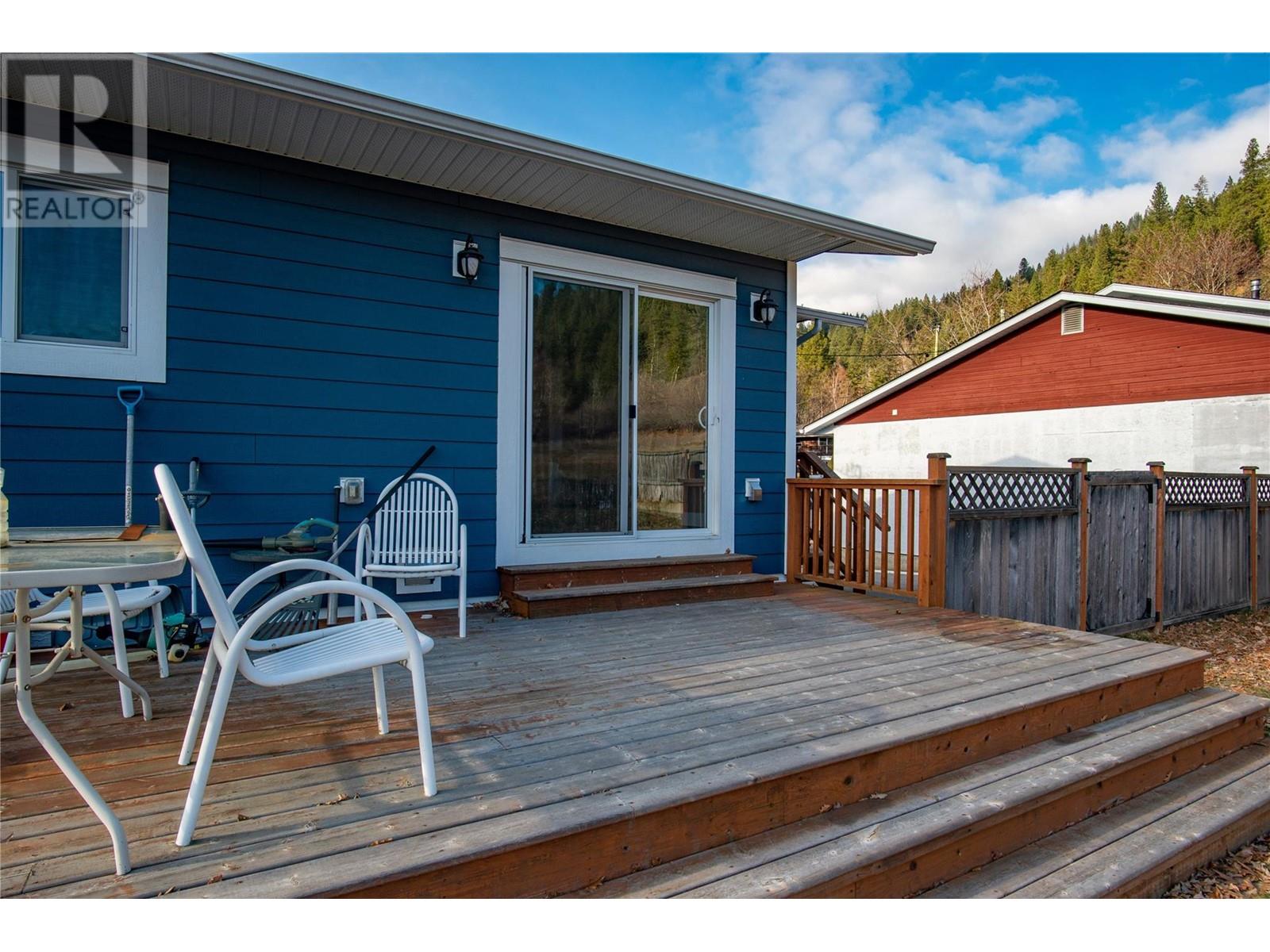 1085 Clarke Road, Castlegar, British Columbia  V0G 1X0 - Photo 22 - 10332092