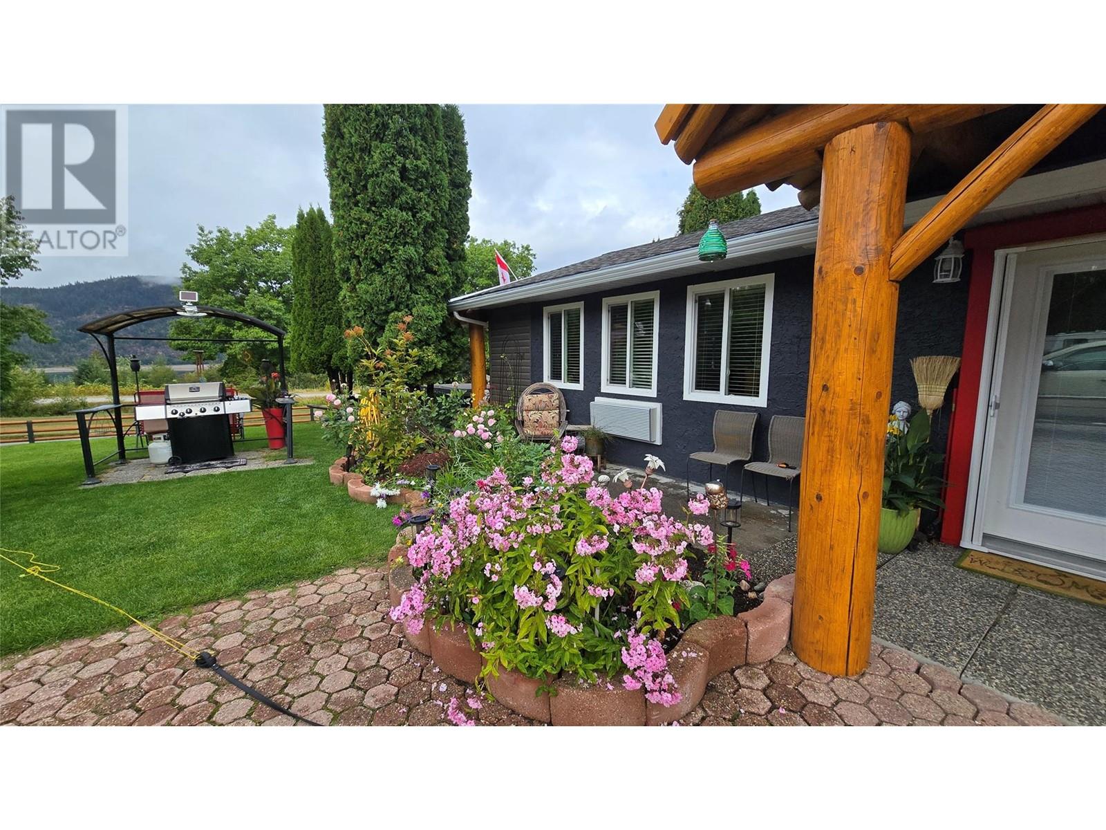 101 Oak Street, Fauquier, British Columbia  V0G 1K0 - Photo 4 - 10333123