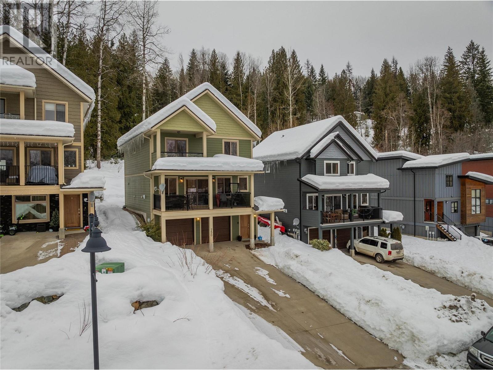 750 Redstone Drive, Rossland, British Columbia  V0G 1Y0 - Photo 2 - 10334037