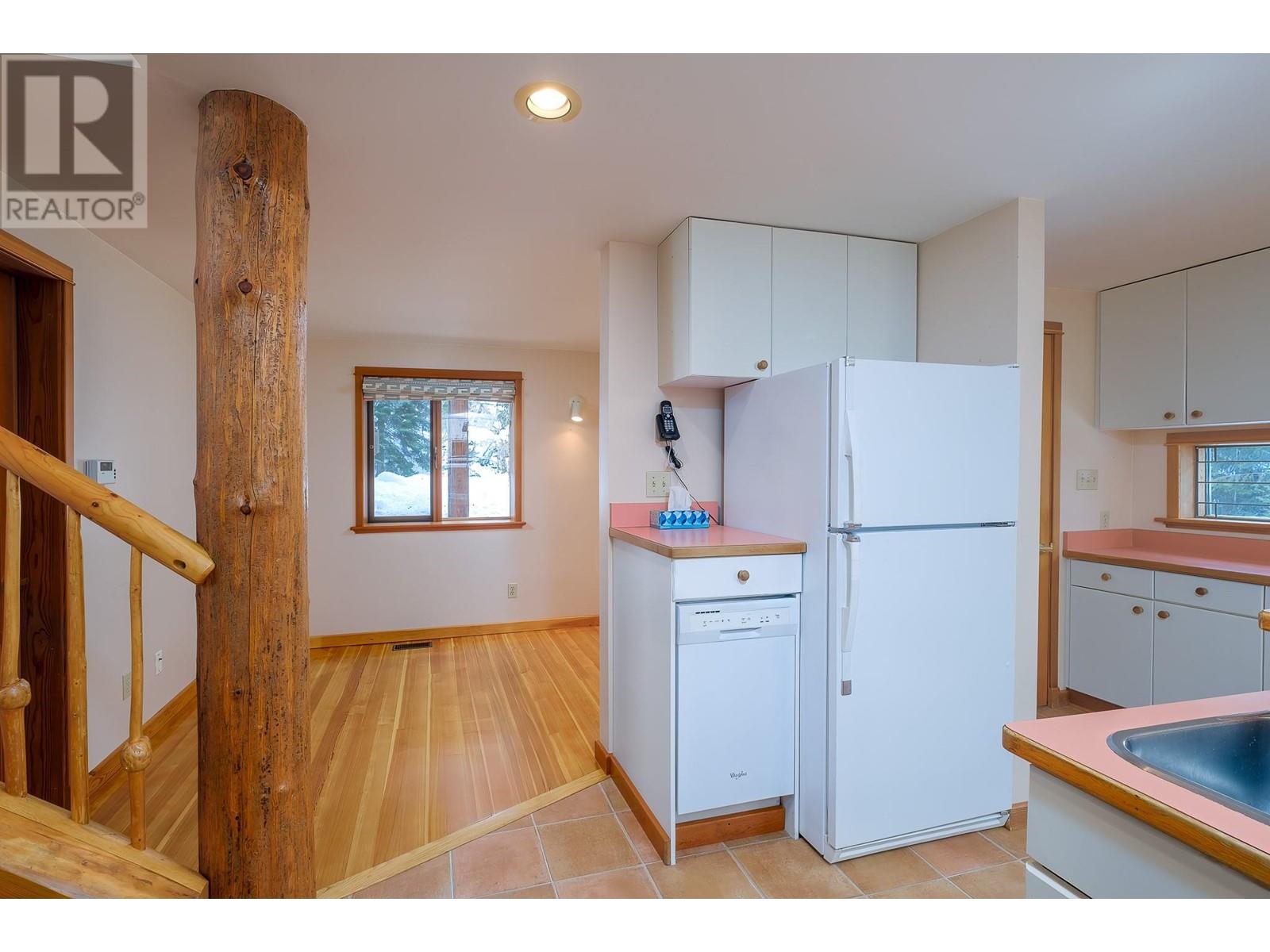 2090 Davis Street, Rossland, British Columbia  V0G 1Y0 - Photo 32 - 10334161