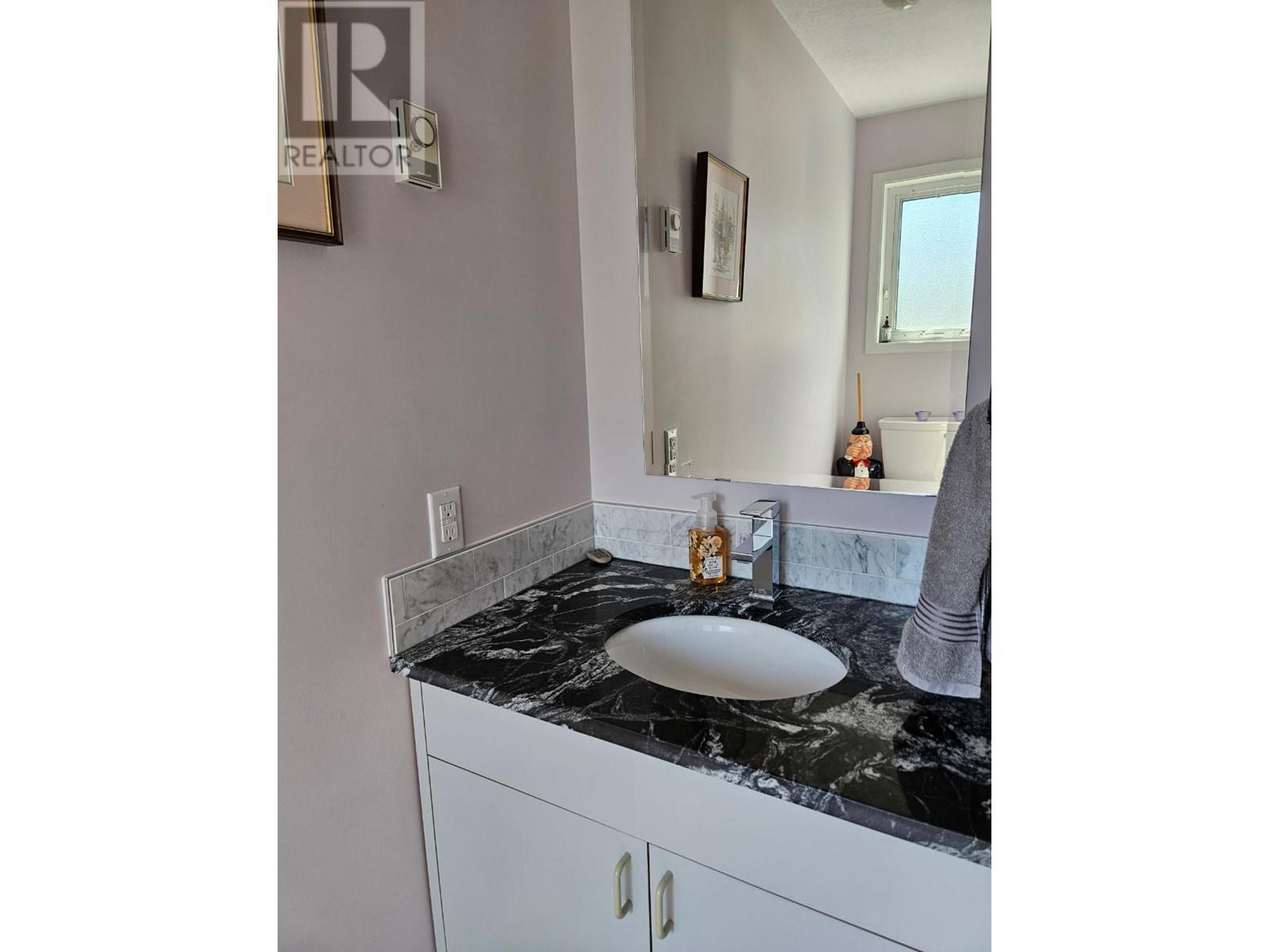 303 Nelson Avenue, Nakusp, British Columbia  V0G 1R0 - Photo 19 - 10334386