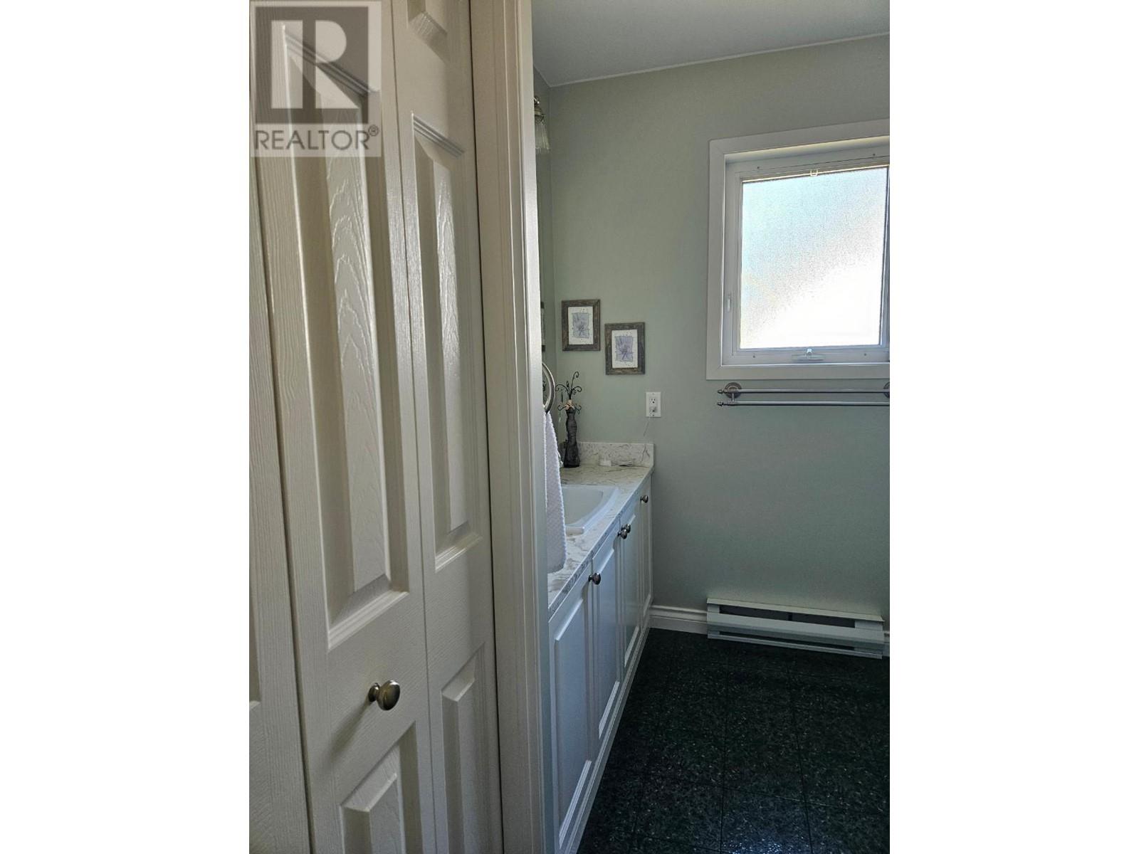 303 Nelson Avenue, Nakusp, British Columbia  V0G 1R0 - Photo 25 - 10334386